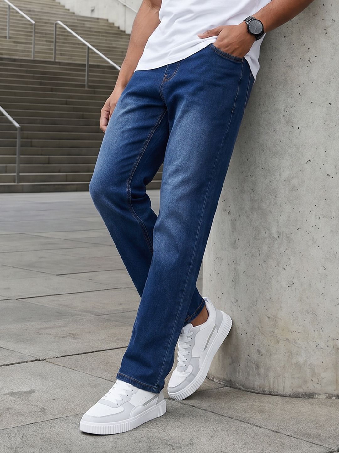 The Roadster Lifestyle Co. Men Relaxed Fit Light Faded Jeans