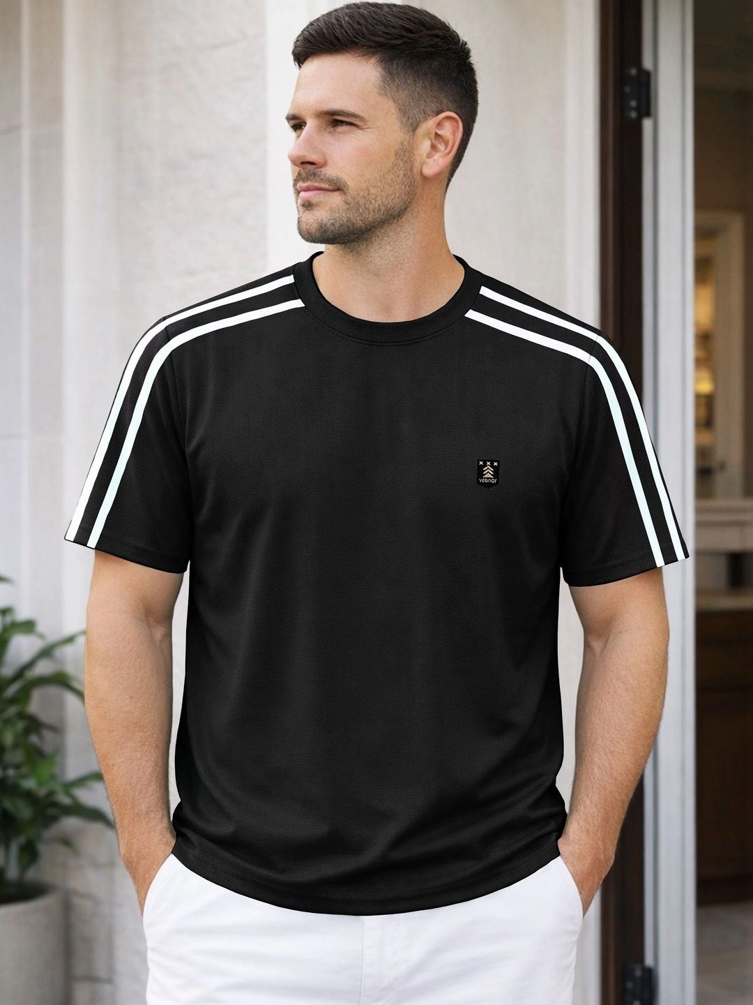 VeBNoR Men Brand Logo T-shirt