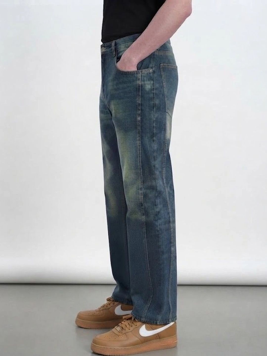 FEBRi Men Wide Leg Mid-Rise Light Fade Applique Jeans