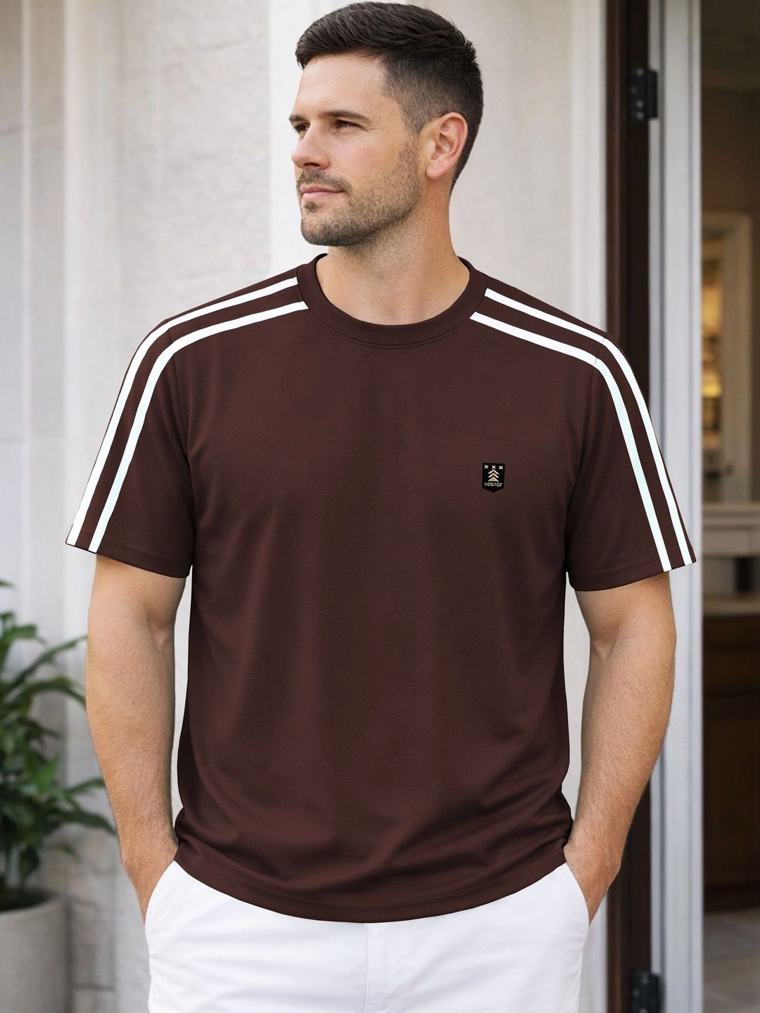 VeBNoR Men Brand Logo T-shirt