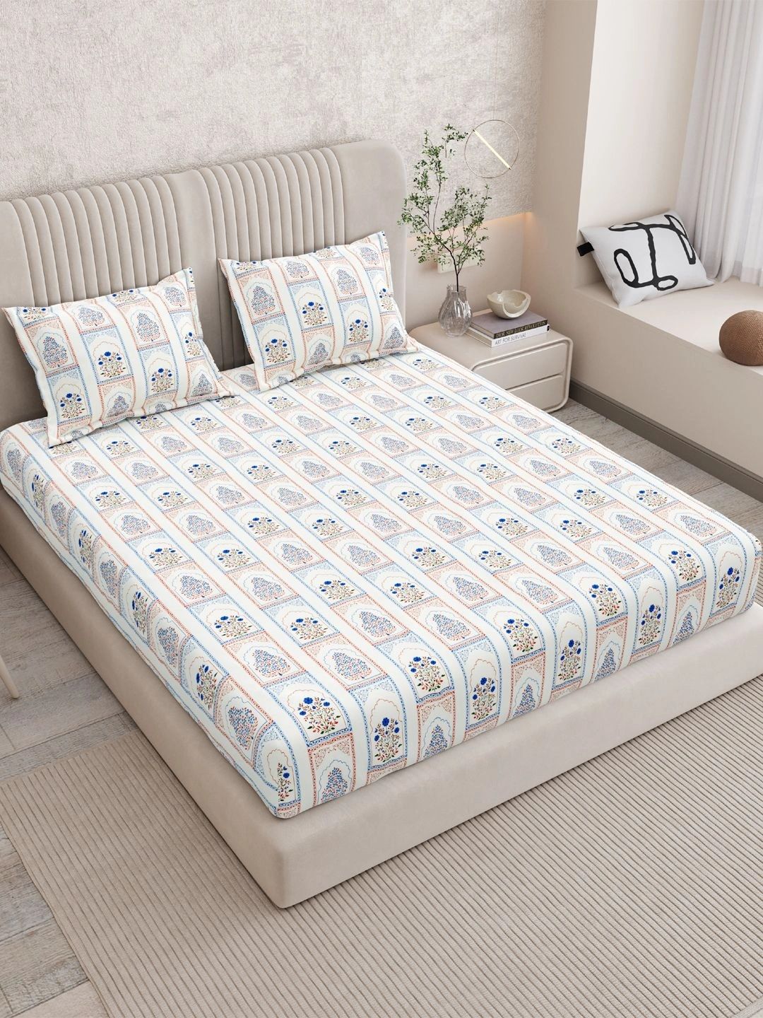 Sangria White & Blue Floral 160 TC Bedsheet with 2 Pillow Covers