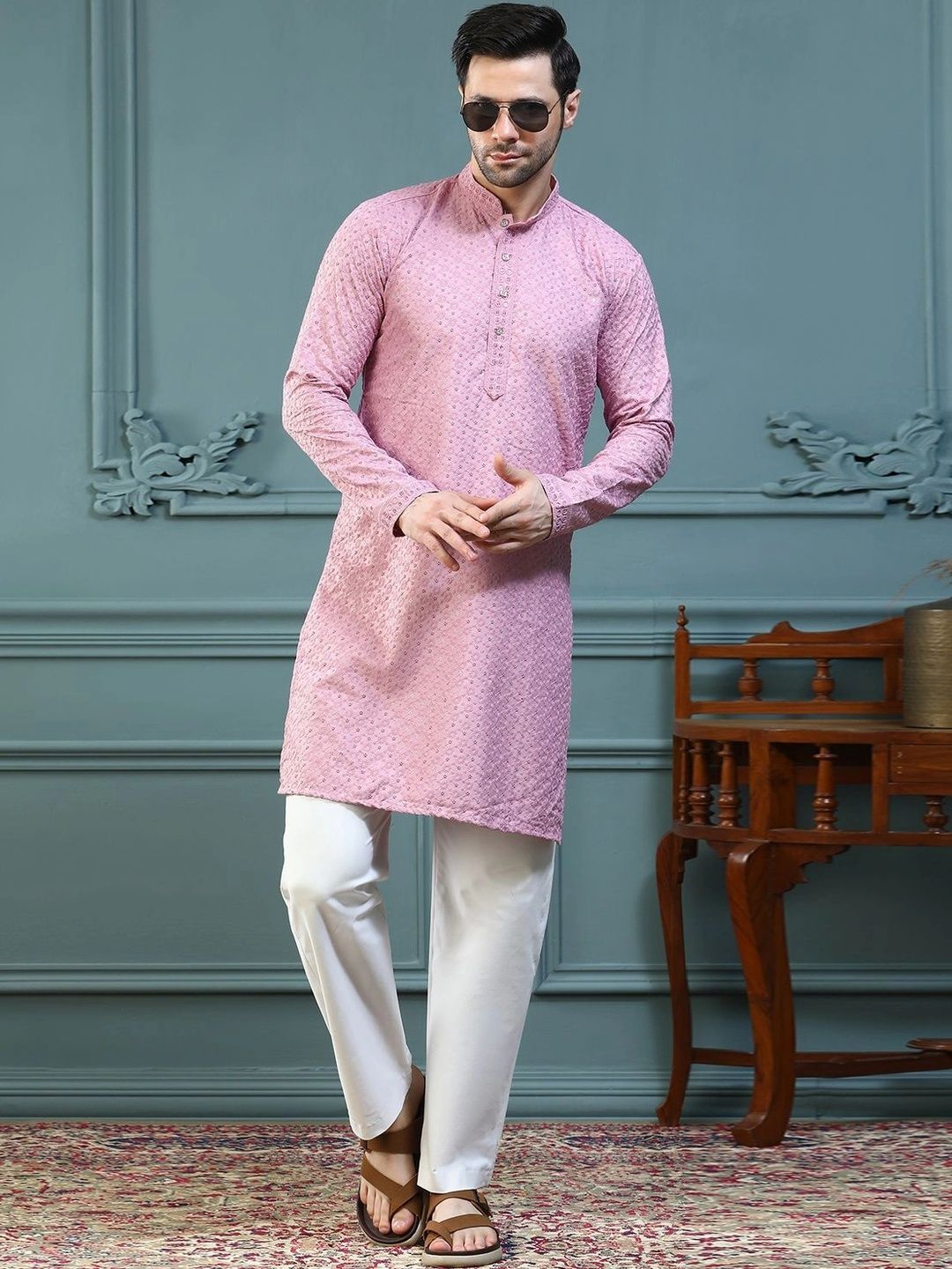 ALMORA Men Embroidered Chikankari Kurta