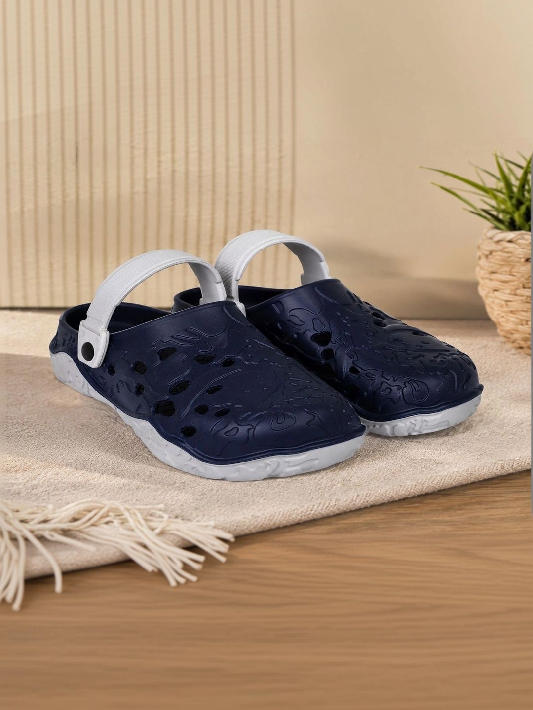 DASHNY Men Mesh Clogs Sandals