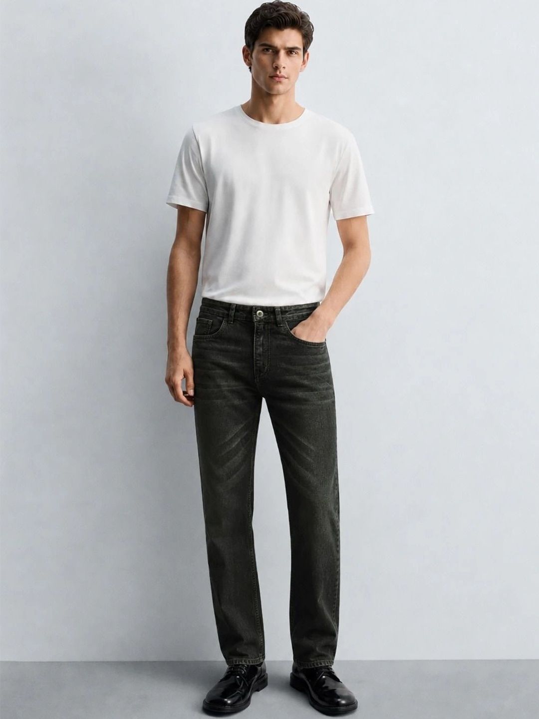 MISCHIEF MONKEY Men Classic Slim Fit Mid-Rise Low Distress Stretchable Jeans