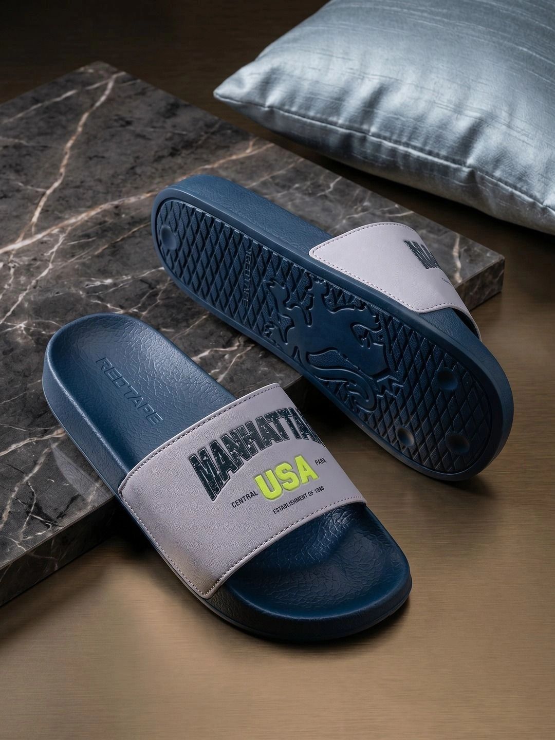 Red Tape Men Printed Lightweight Sliders