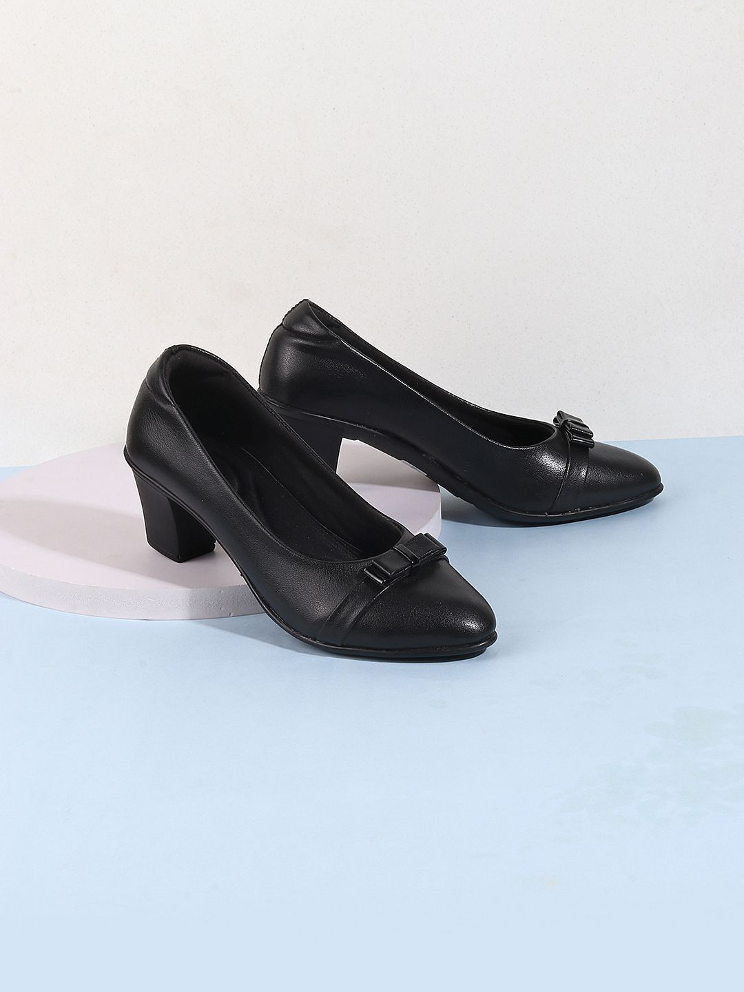 Mochi Mochi Womens Black Comfort Pumps with Bow