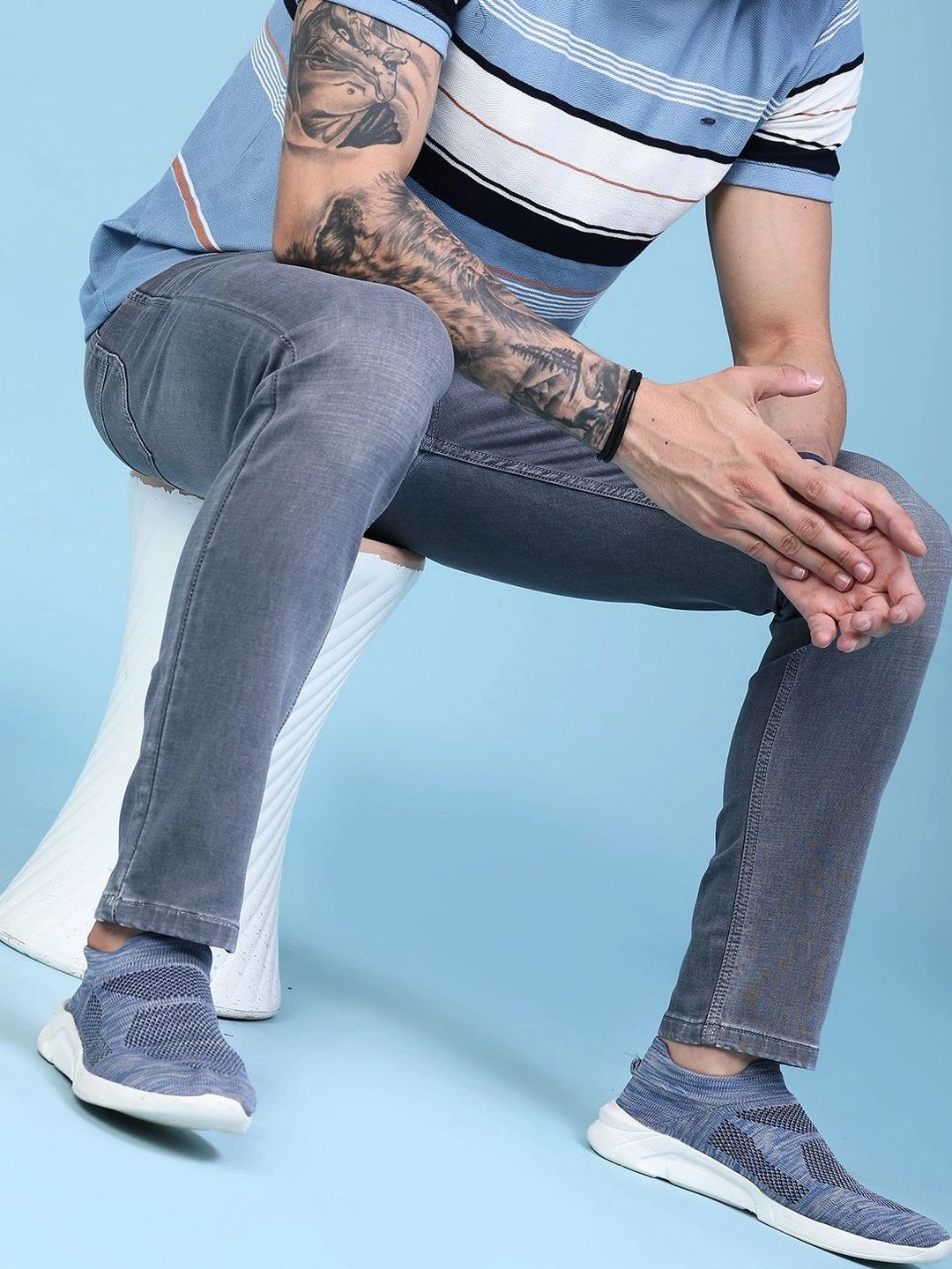 V-Mart Men Regular Fit Mid-Rise Jeans