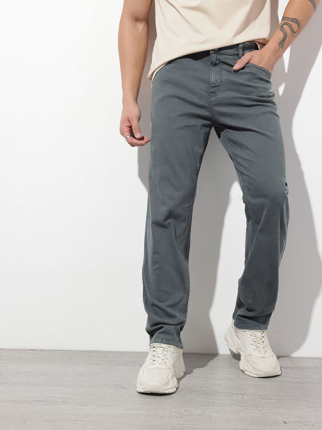 The Roadster Life Co. Men Straight Fit Mid-Rise Clean Look Jeans