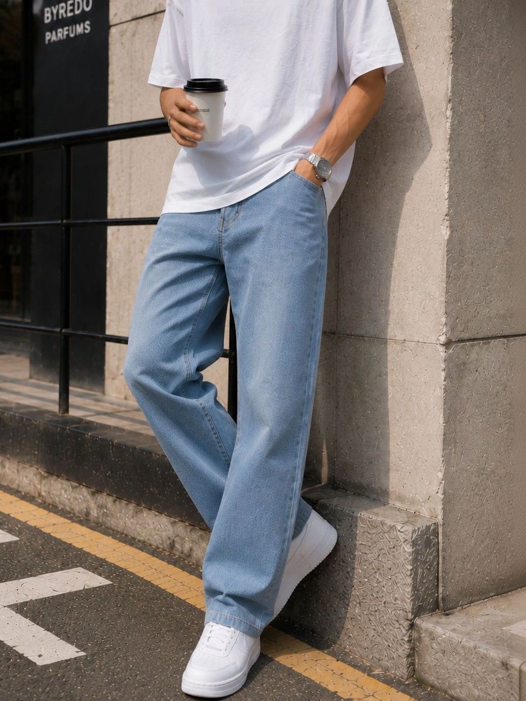 DENIM LIFE Men Classic Straight Fit Mid-Rise Stretchable Jeans