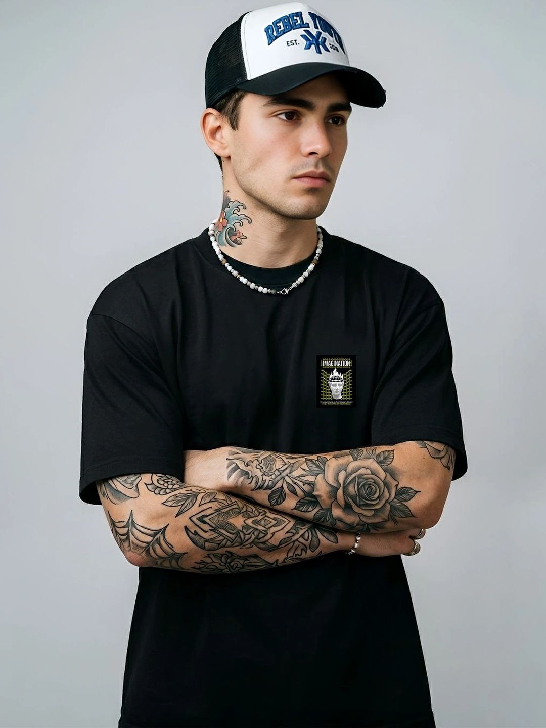 Black Pigeon Men Printed Pockets T-shirt