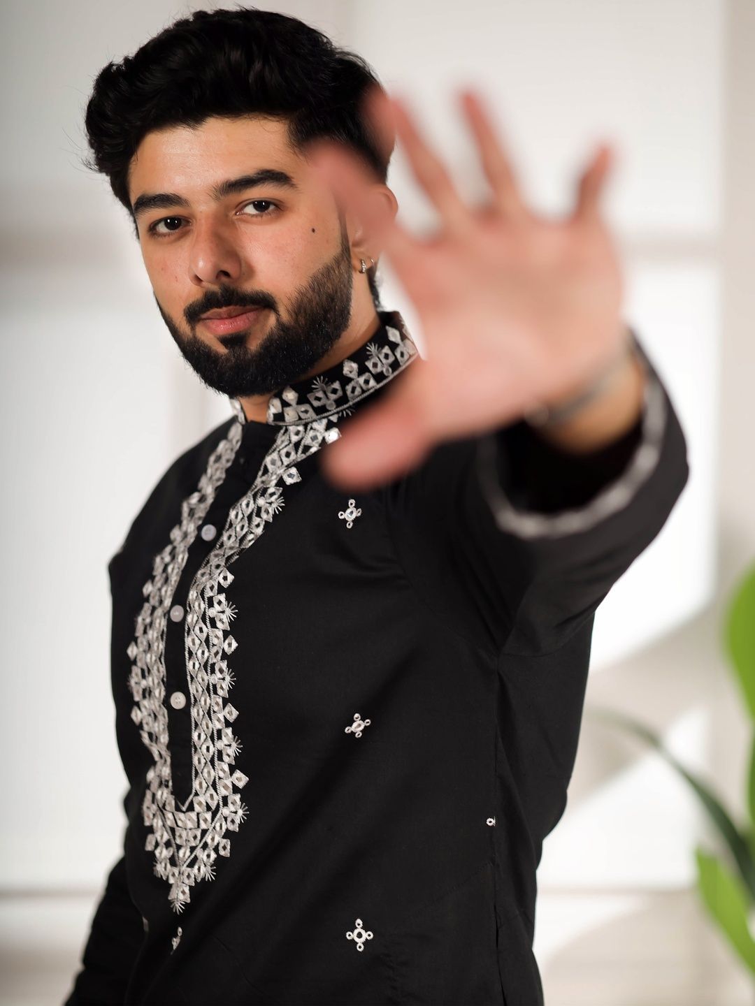 Koshin Men Ethnic Motifs Embroidered Mandarin Collar Cotton Straight Kurtas