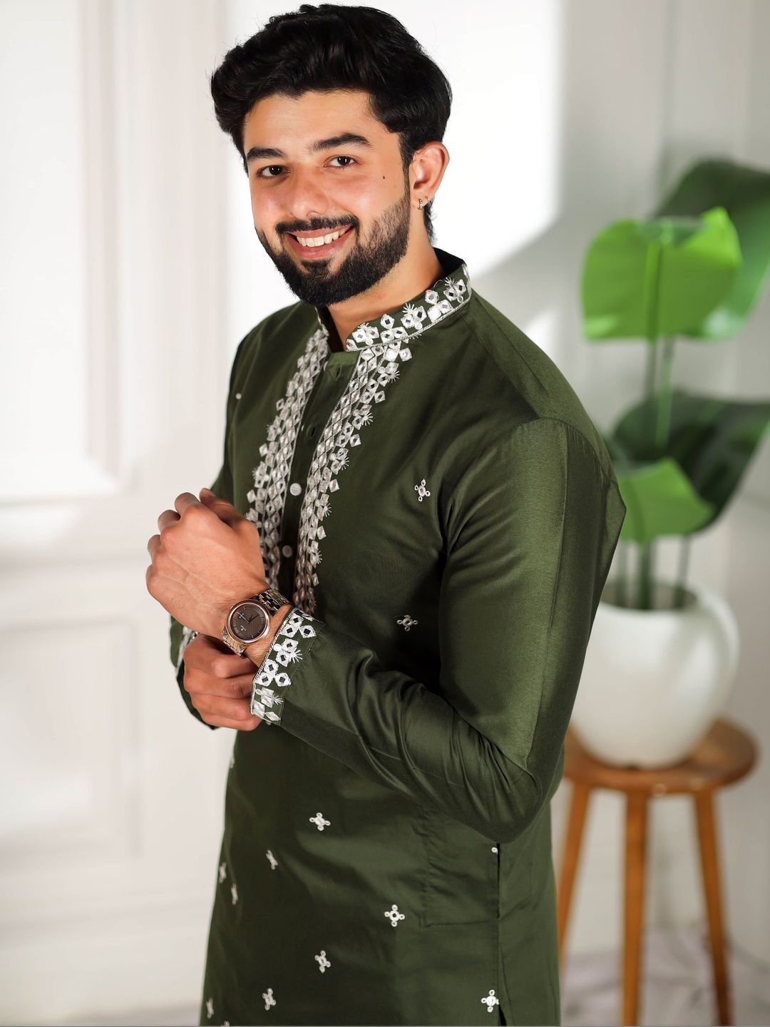 Koshin Men Ethnic Motifs Embroidered Mandarin Collar Cotton Straight Kurtas