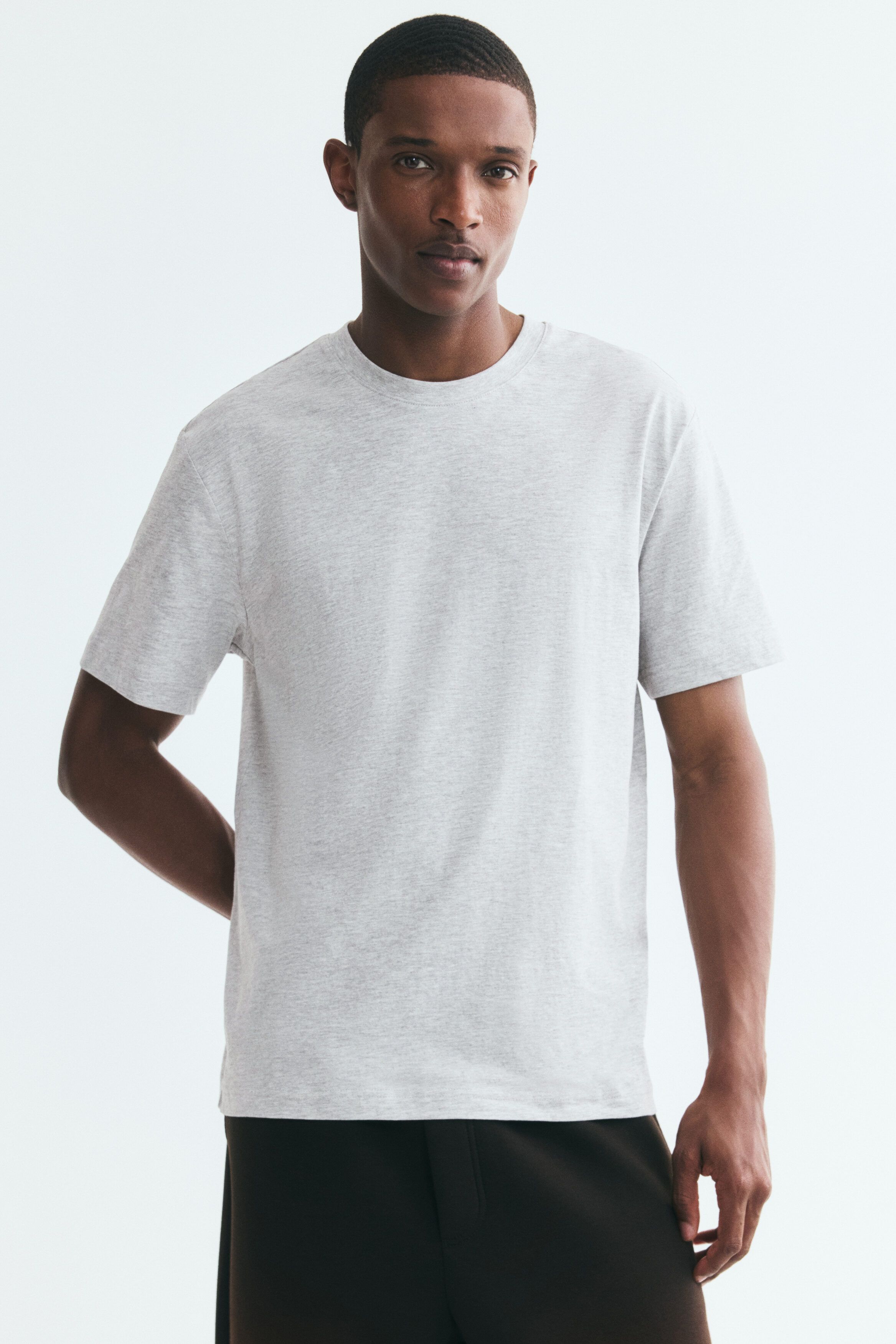 H&M Men Grey Solid Round-neck T-shirt Regular Fit