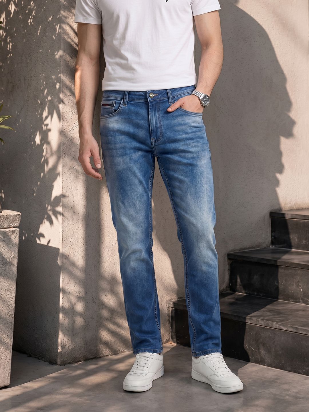 The Indian Garage Co Men Blue Mildly Distressed Heavy Fade Stretchable Jeans