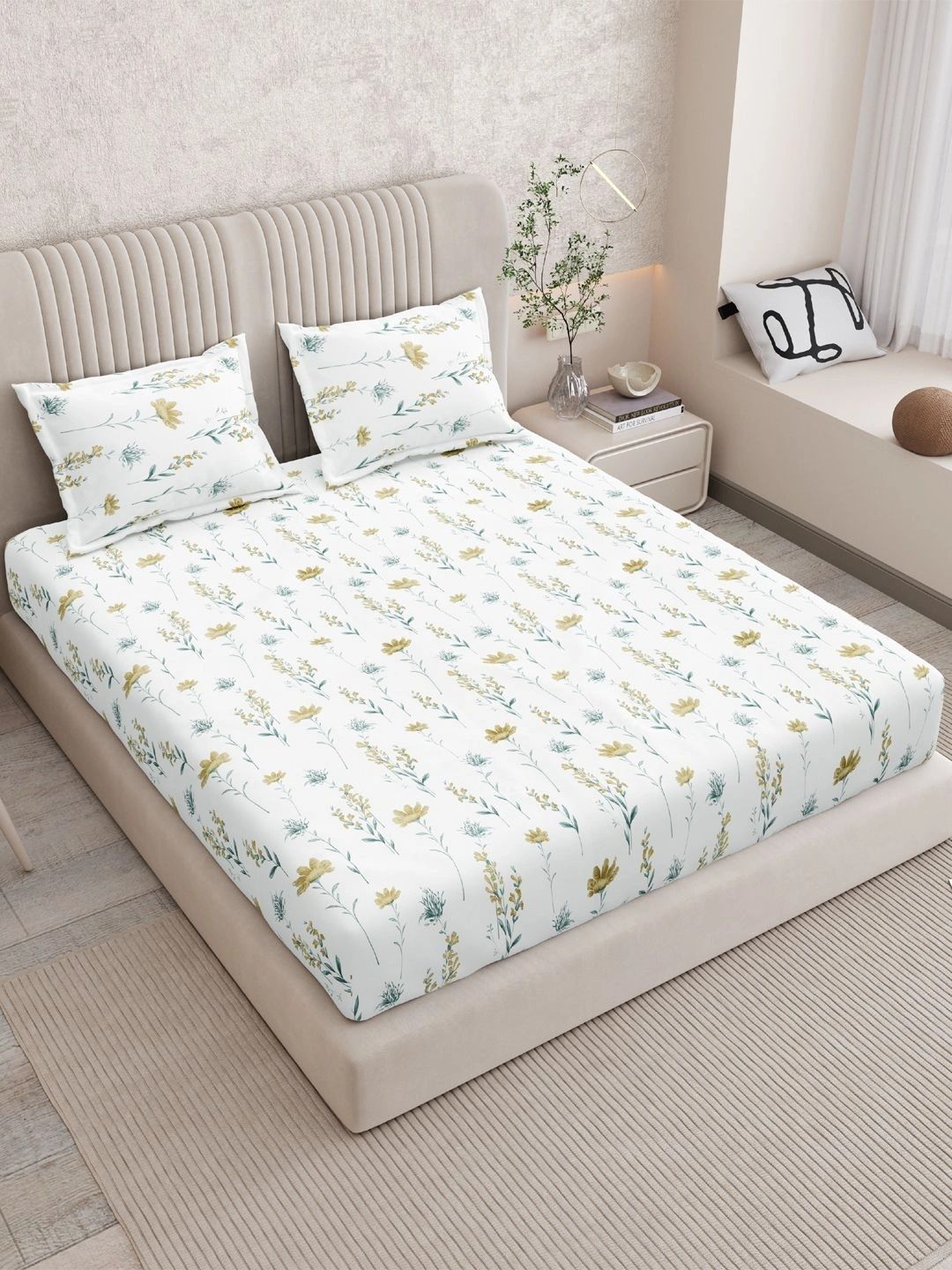 Sangria White Floral 210 TC King Bedsheet with 2 Pillow Covers