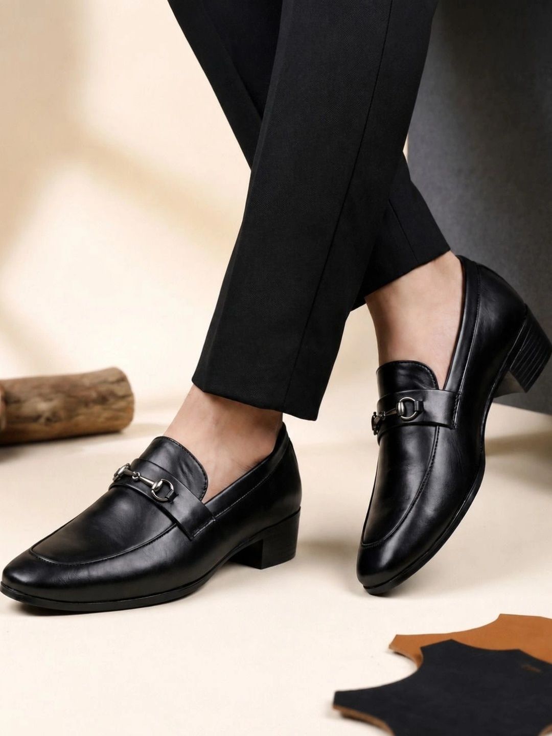 Bxxy Men Textured Pointed Toe Elevator Mocassin Loafers
