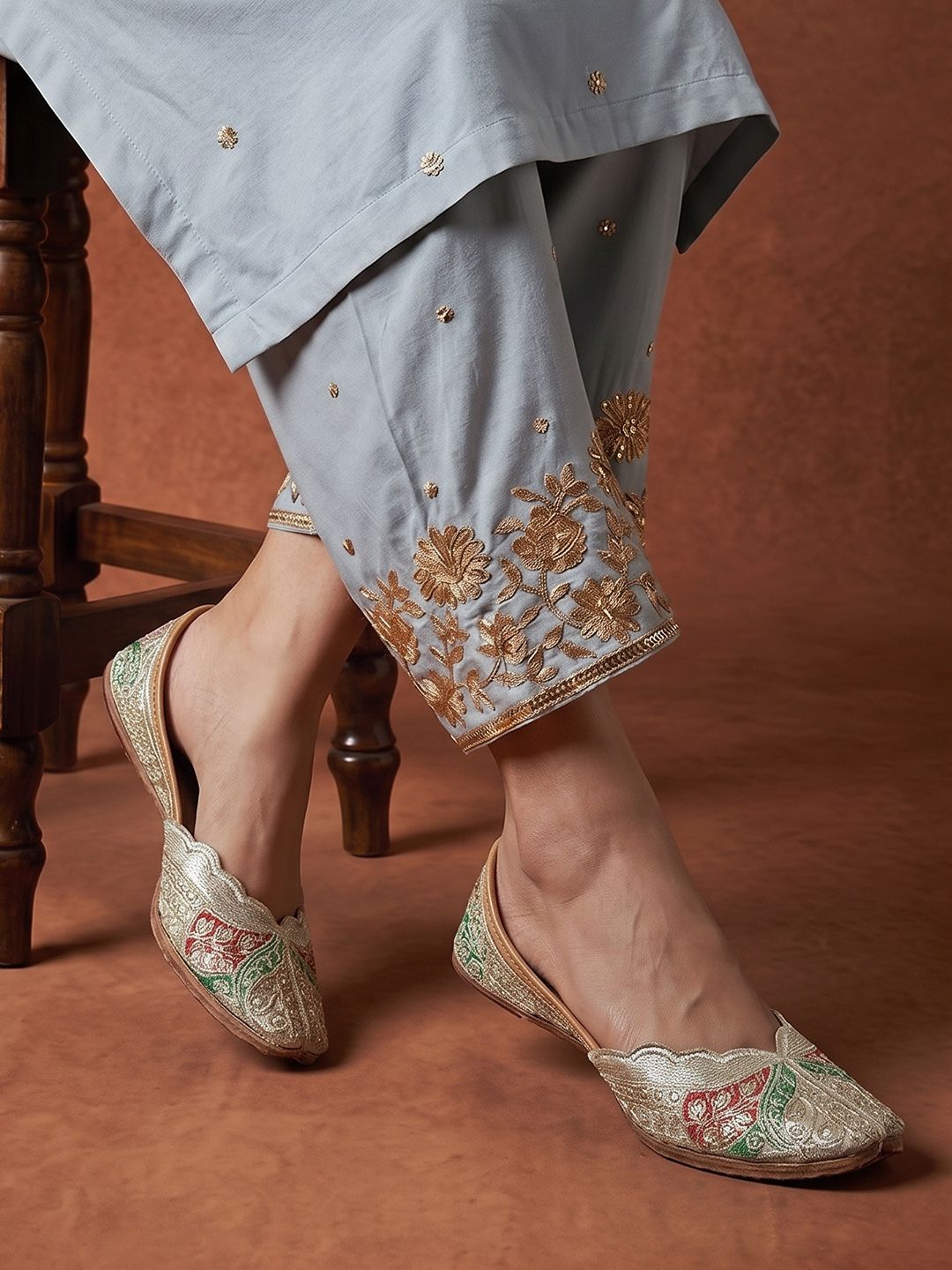 House of Pataudi Women Embroidered Mojaris