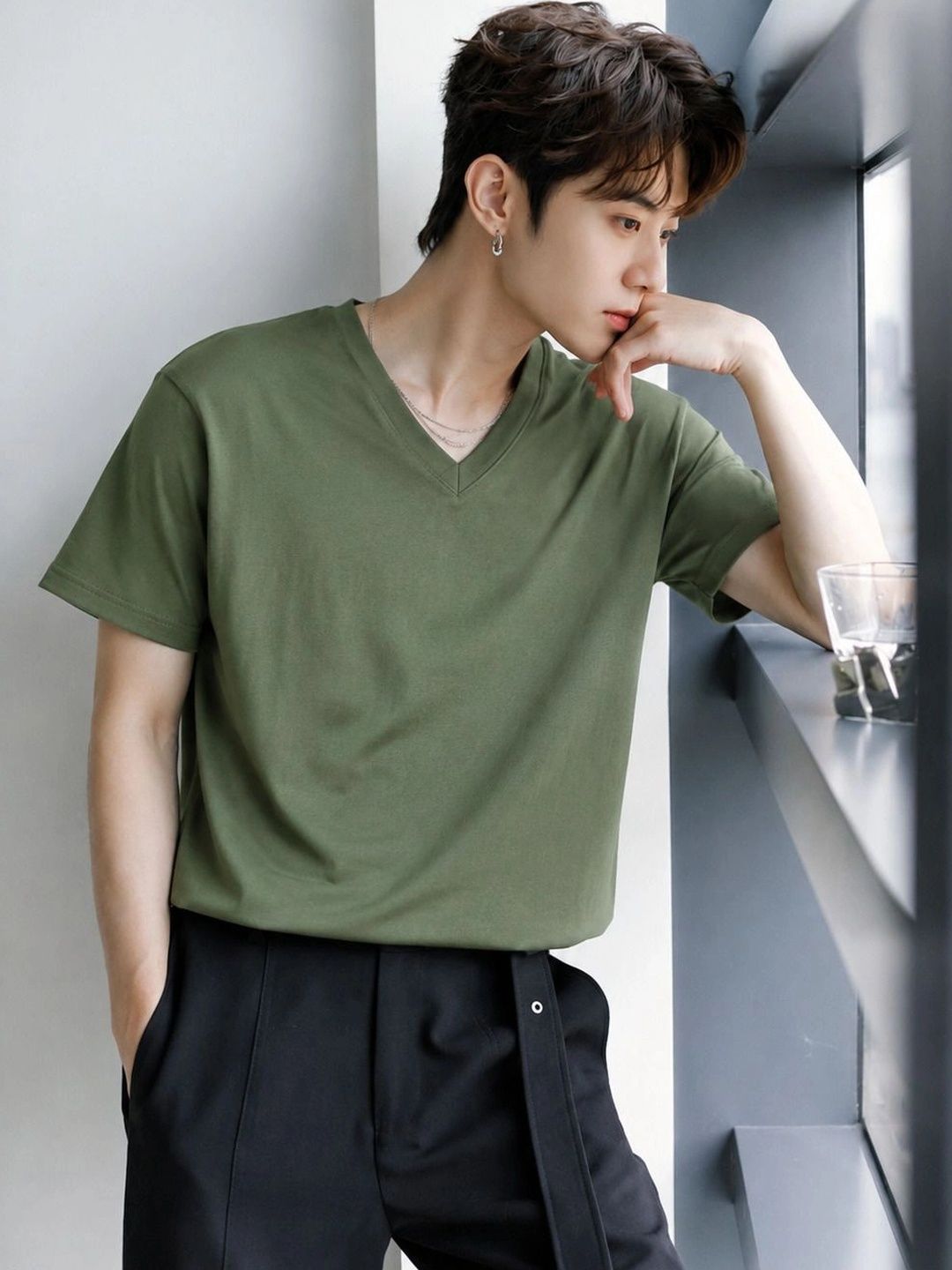 ROLLISTEAR Men V-Neck T-shirt
