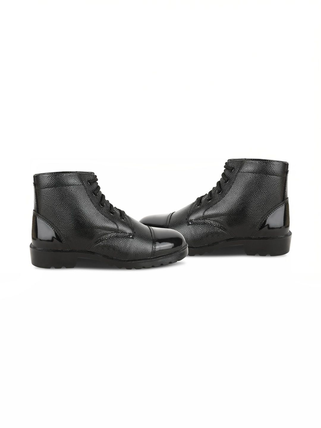 Benera Men Textured Leather Trekking Shoes