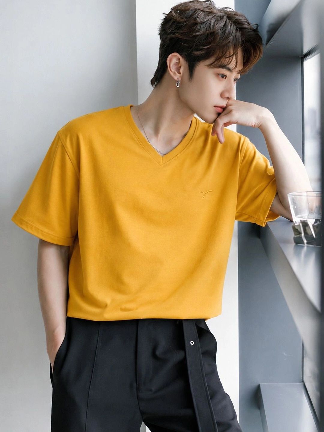 ROLLISTEAR Men V-Neck T-shirt