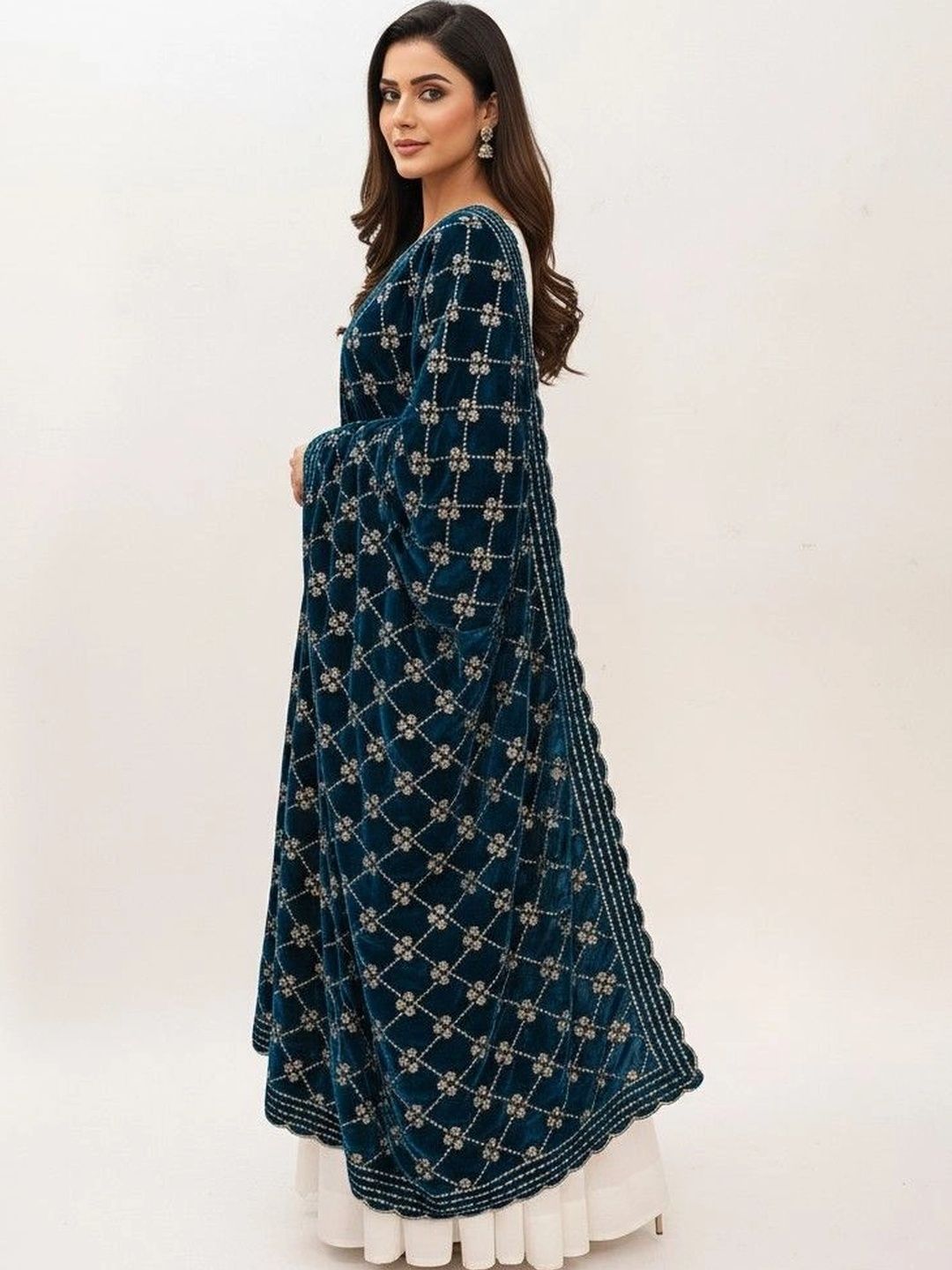 tathastufab Ethnic Motifs Embroidered Dupatta with Thread Work