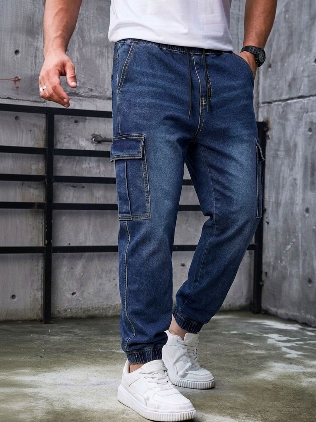 Eyebogler Men Relaxed Fit Mid-Rise Low Distress Jeans