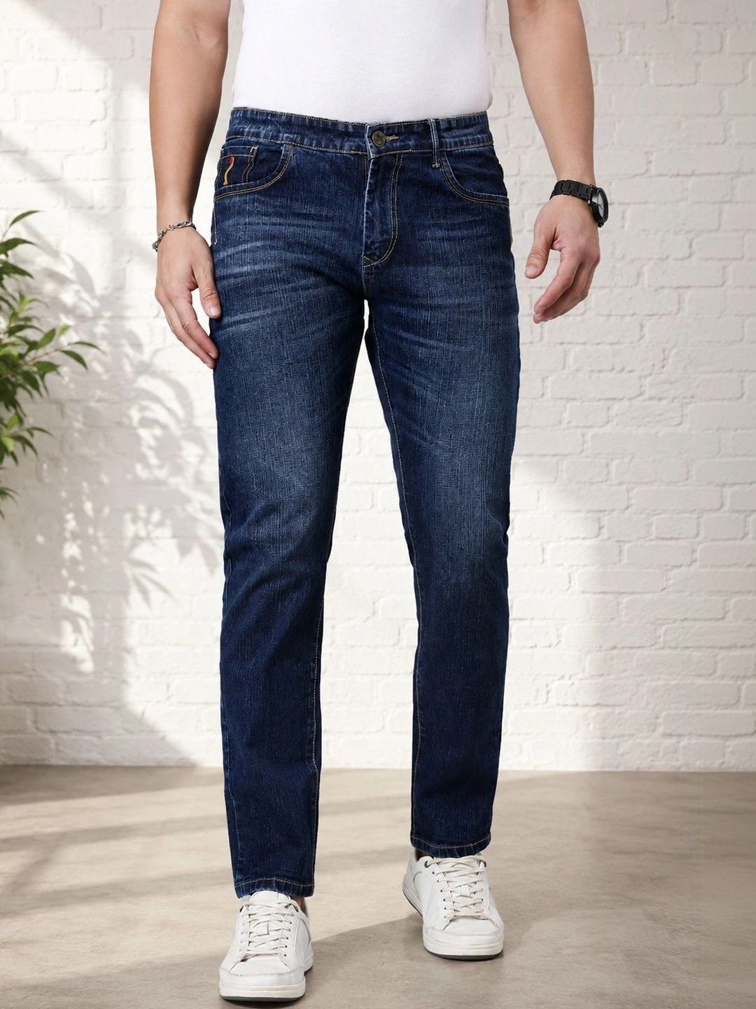 CINOCCI Men Straight Fit Mid-Rise Low Distress Stretchable Jeans