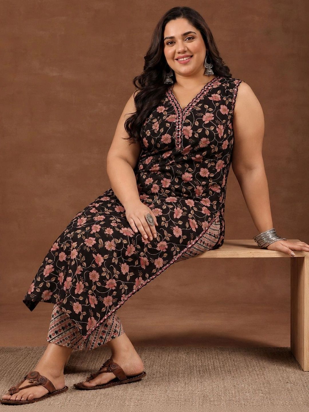 EXTRA LOVE BY LIBAS EXTRA LOVE BY LIBAS Women Floral Printed Regular Thread Work Kurta with Trousers
