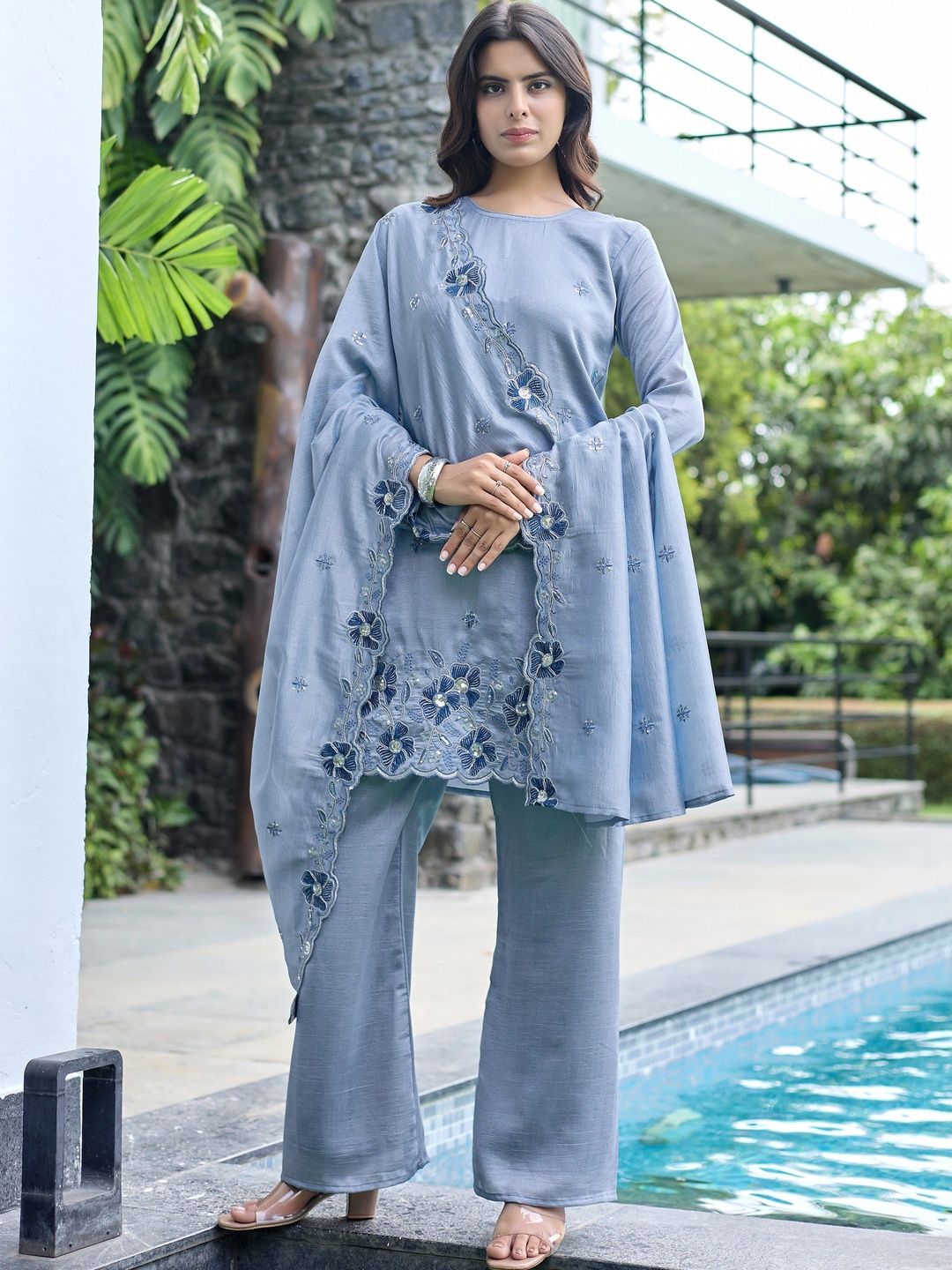 Klotden Women Floral Embroidered Regular Thread Work Kurta with Palazzos & With Dupatta