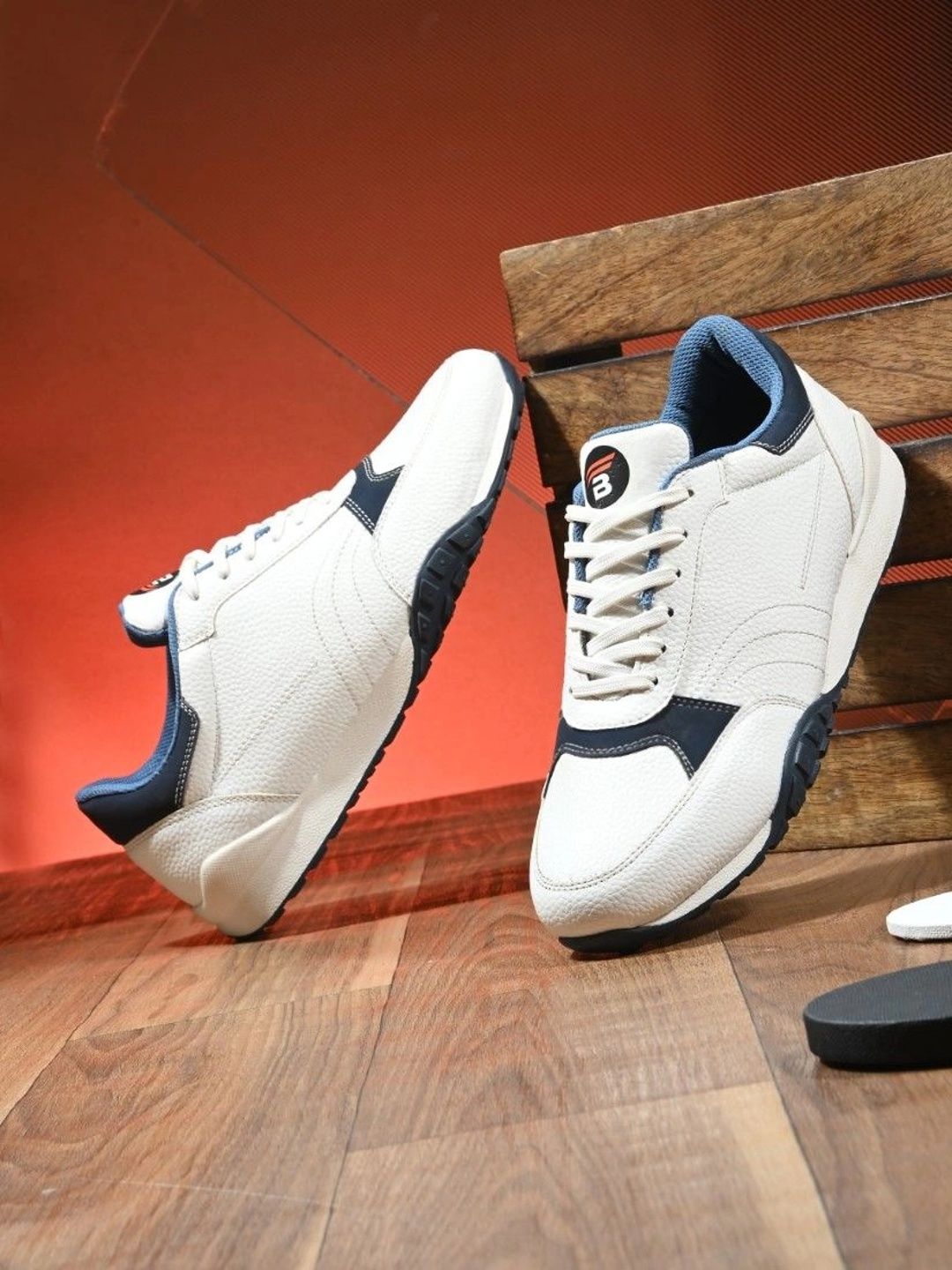 BUCIK Men Textured Sneakers