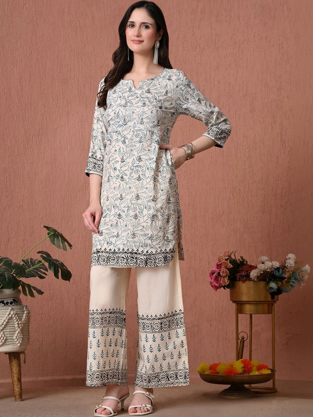 Sangria Women Printed Palazzos