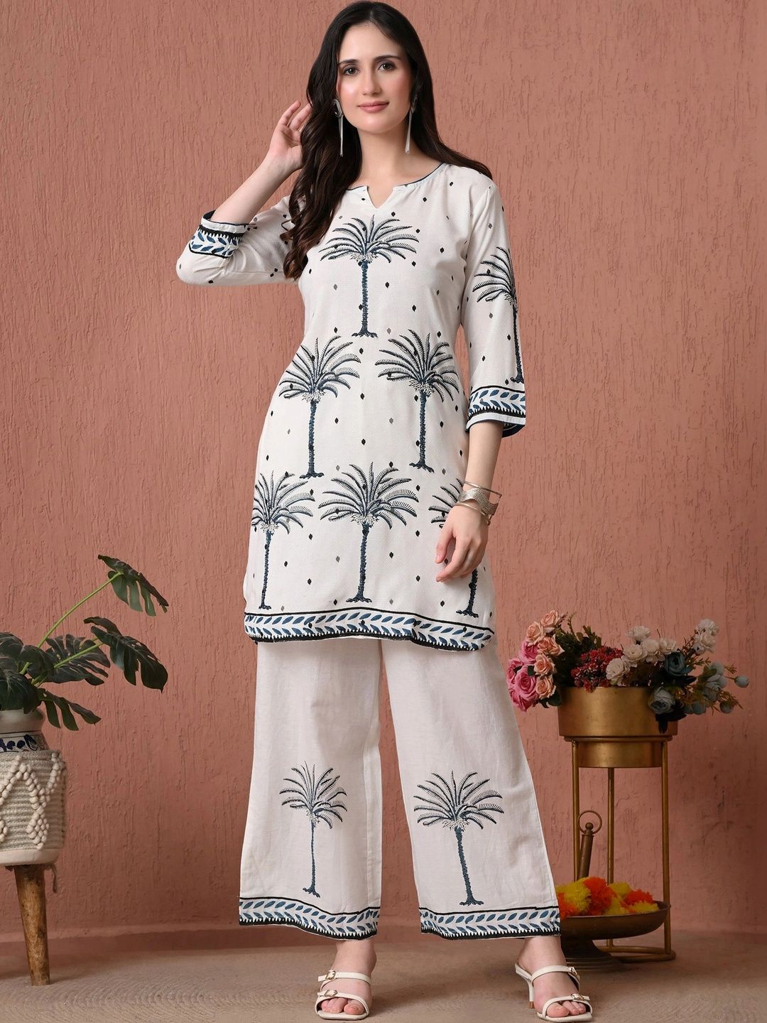 Sangria Women Printed Palazzos