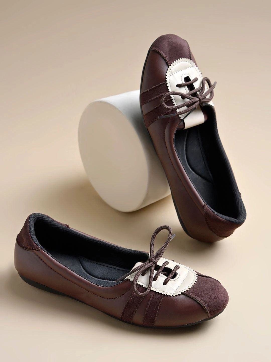 Shoetopia Shoetopia Colourblocked Round Toe Slip-On Ballerinas
