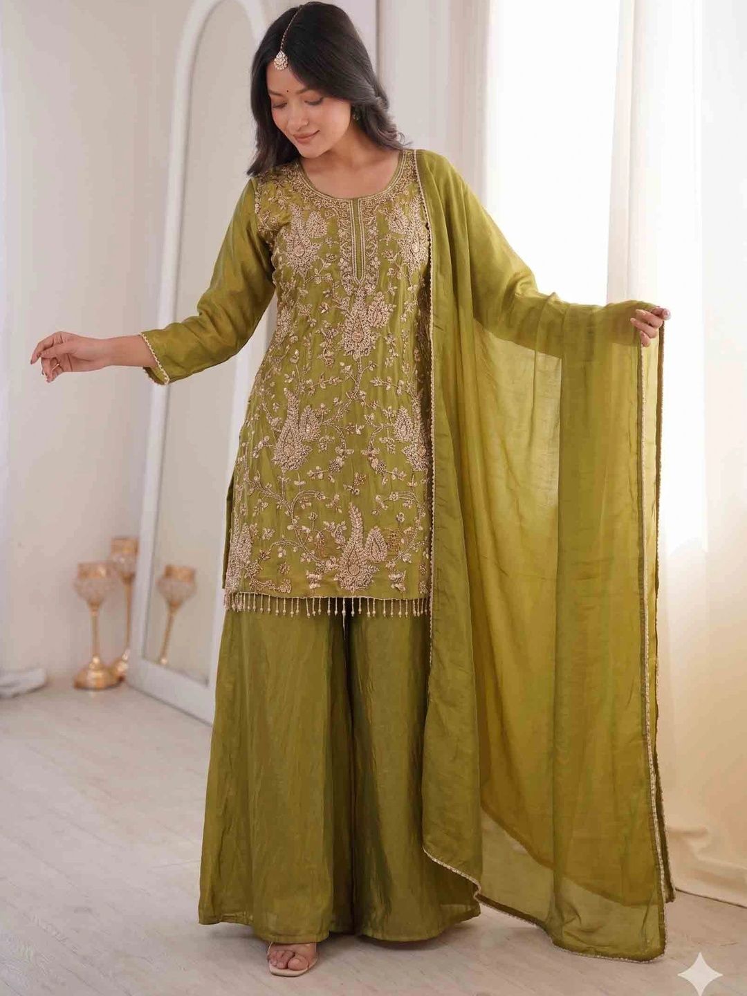 WEAVETECH IMPEX WEAVETECH IMPEX Women Ethnic Motifs Embroidered Regular Thread Work Kurta with Palazzos & With Dupatta