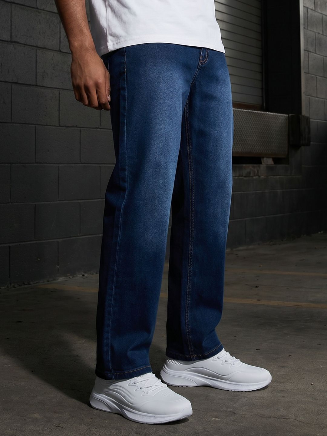 The Roadster Life Co. Men Relaxed Fit Light Fade Stretchable Jeans