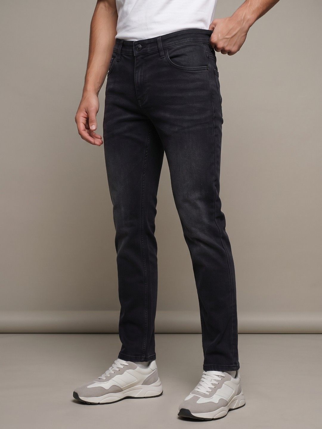 glitchez Men Slim Fit Mid-Rise Light Fade Stretchable Jeans