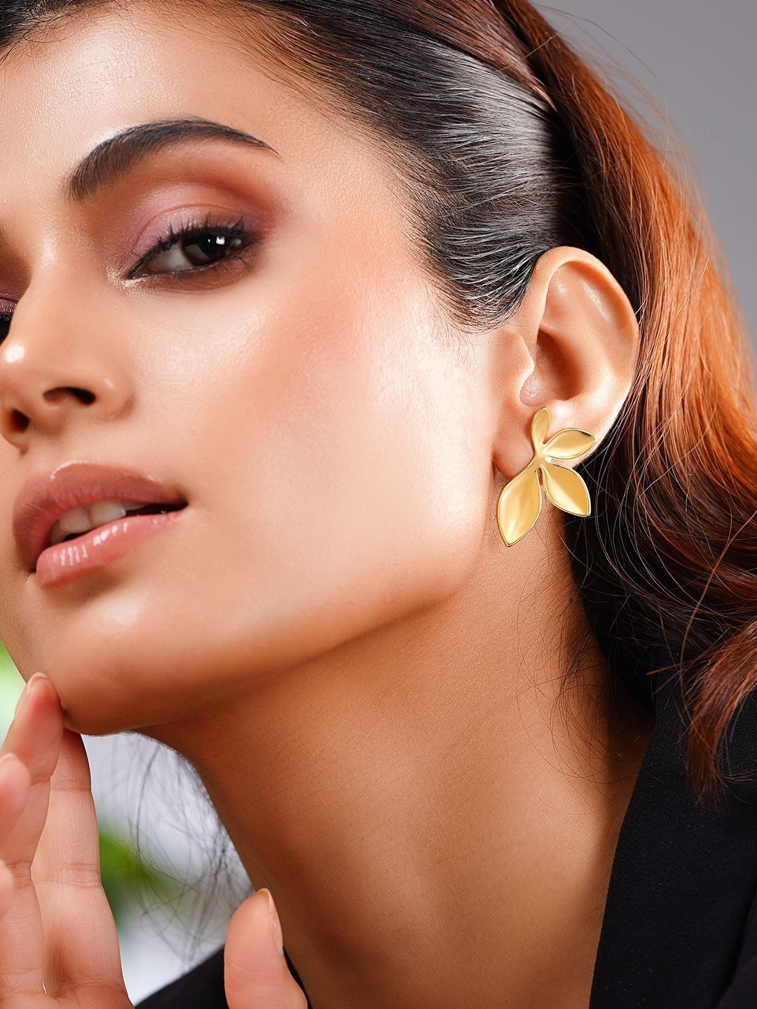 Golden Petal Stud Earrings Rubans Thick 18K Gold Plated Stainless Steel Petal Stud Earrings