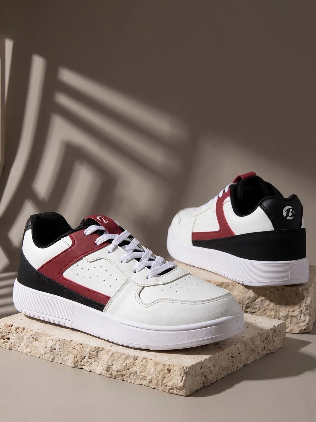 Bata Men Colourblocked Round Toe Lace Ups Sneakers