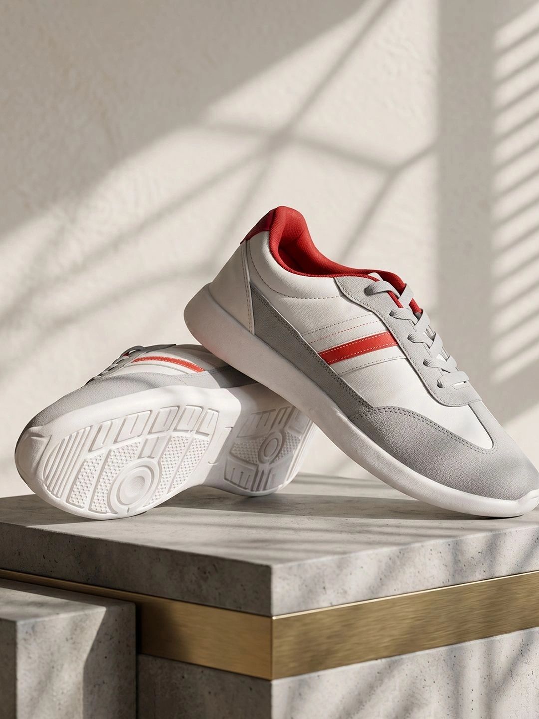 Bata Men Colourblocked Lace-Up Sneakers