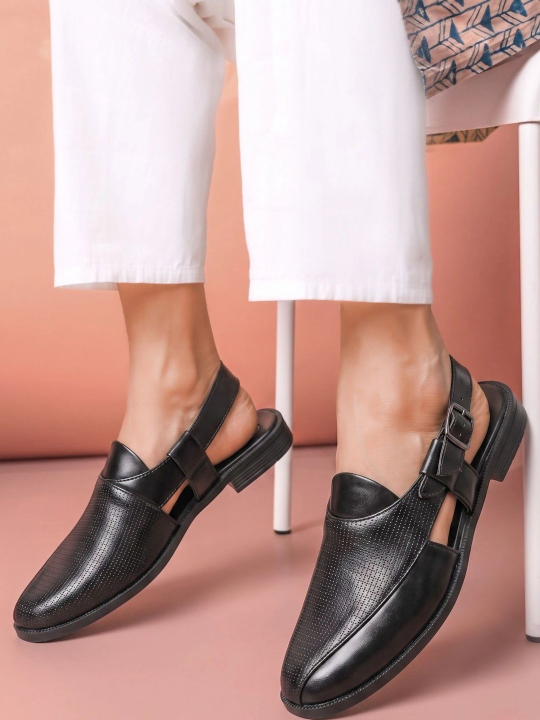 knoos Men Shoe-Style Sandals