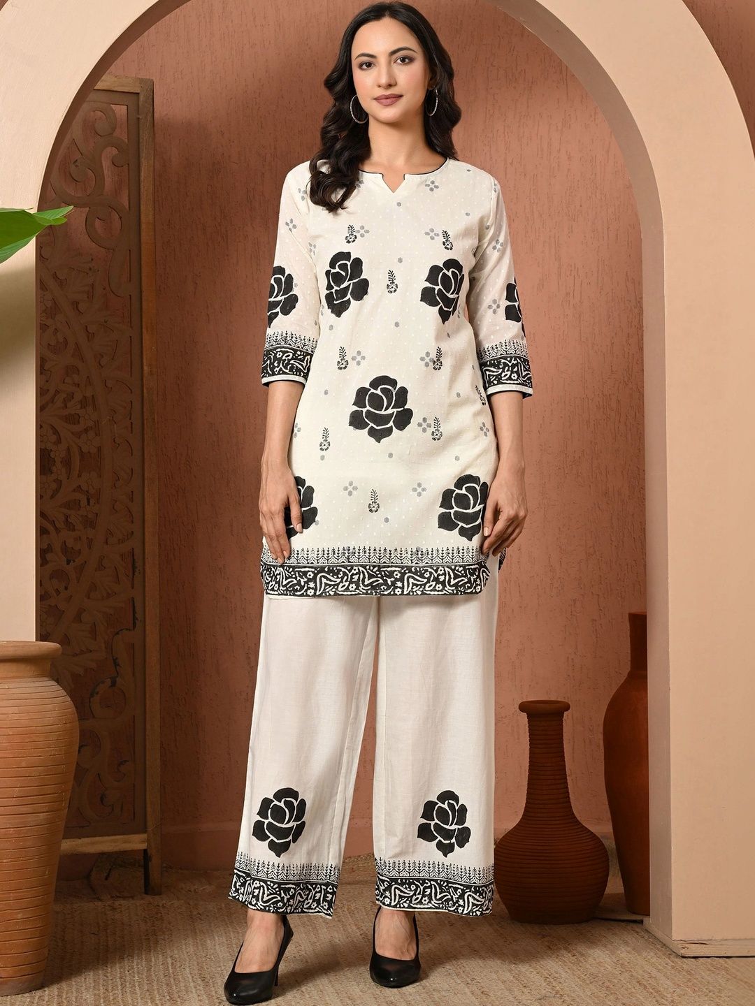 Sangria Women Printed Palazzos