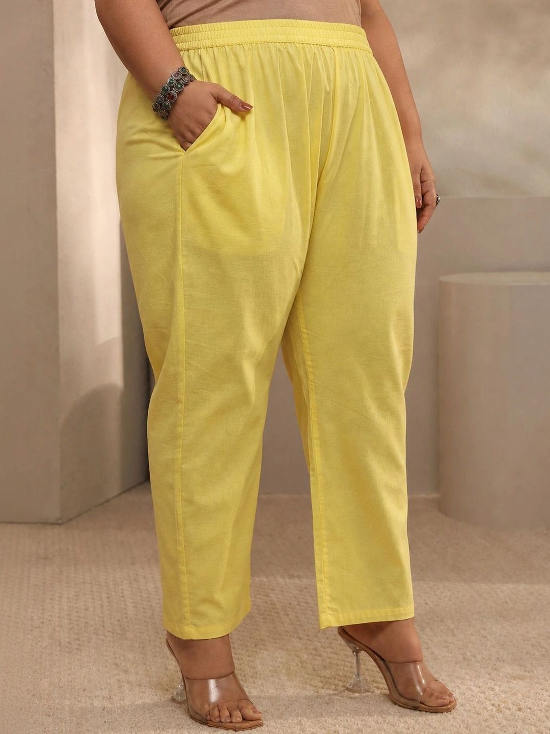 EXTRA LOVE BY LIBAS EXTRA LOVE BY LIBAS Women Floral Printed Regular Kurta with Trousers & With Dupatta