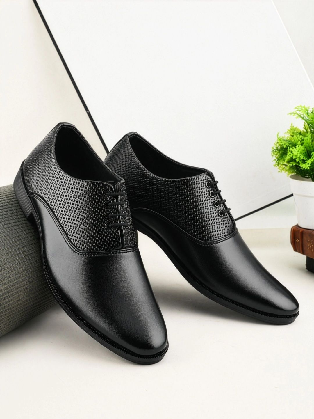 HERE&NOW Men Textured Pointed Toe Lace-Ups Formal Derbys