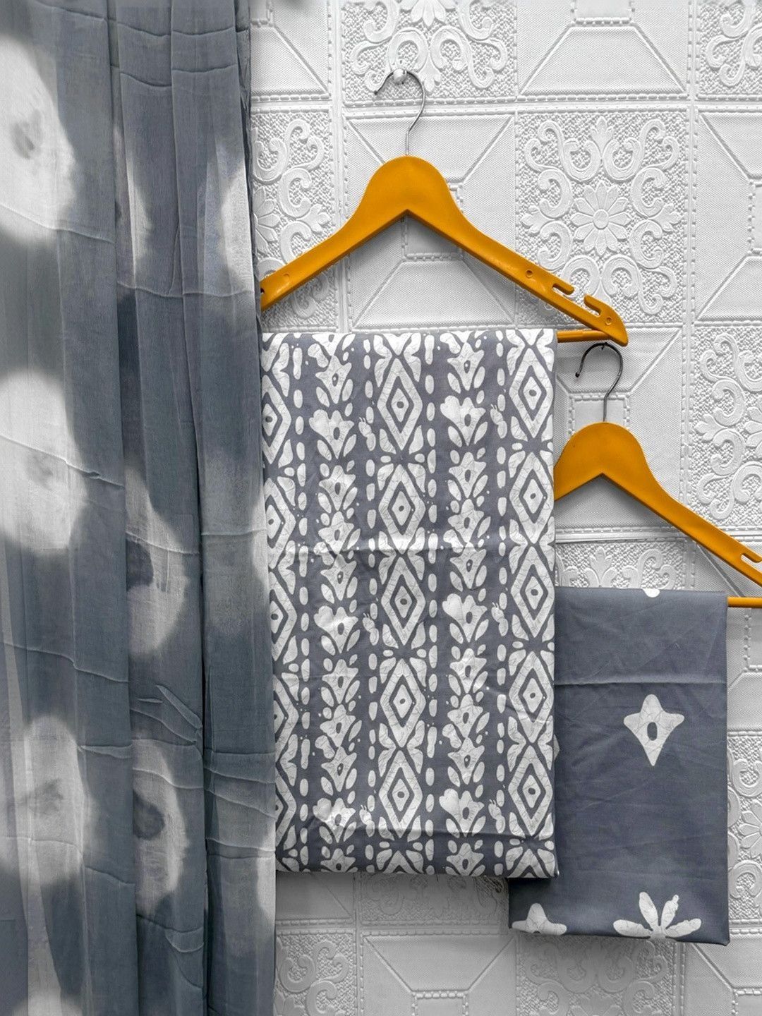 FashionsEye Geometric Printed Pure Cotton Unstitched Dress Material