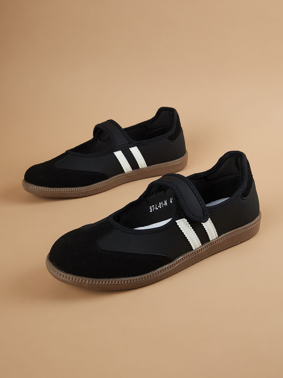 Ginger by Lifestyle Women Striped PU Sneakers