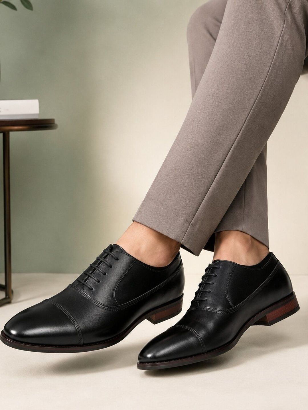 San Frissco Men Black Solid Formal Wear Comfortable Laceup Derby Shoes