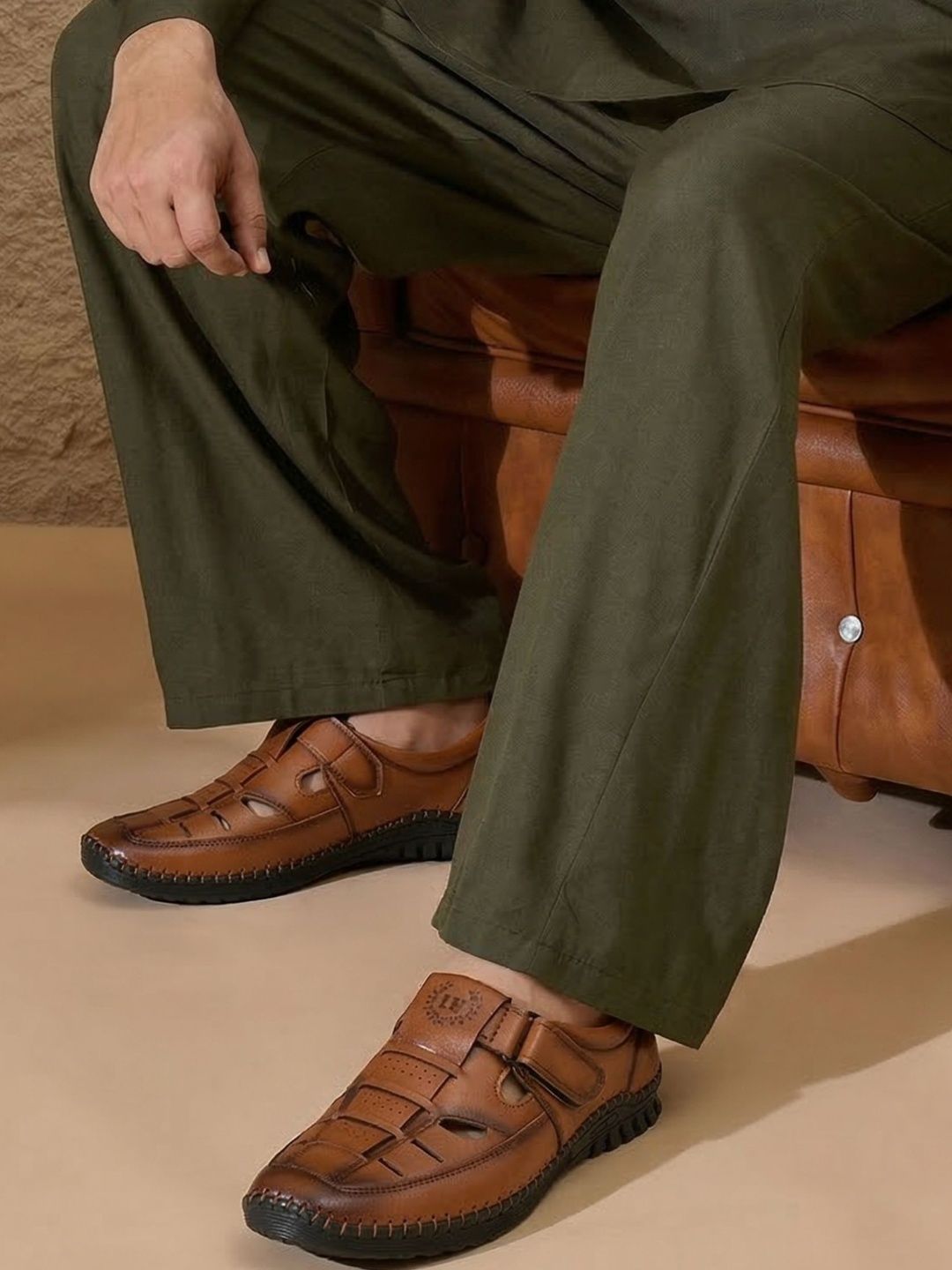 knoos Men Shoe-Style Sandals
