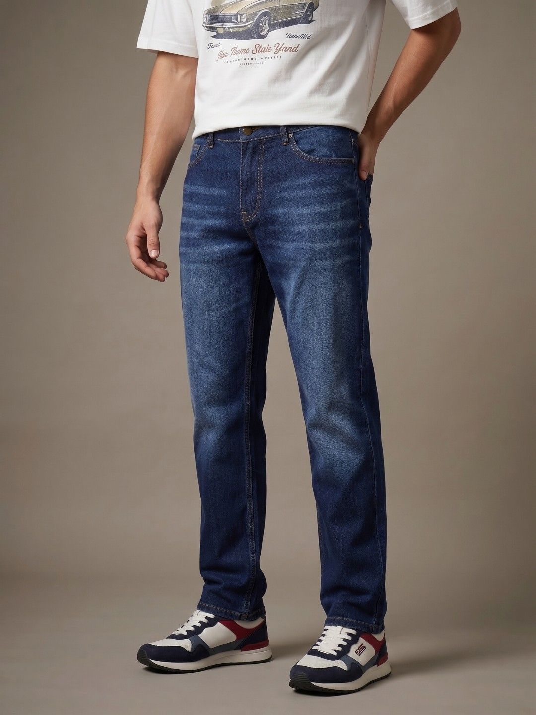 glitchez Men Straight Fit Mid-Rise Light Fade Stretchable Jeans