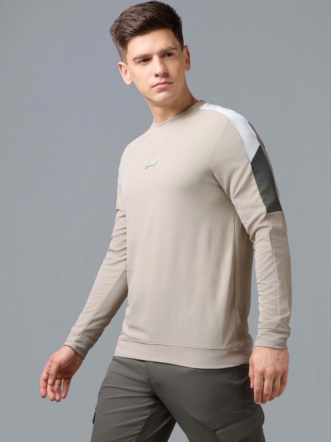 Technosport Men Brand Logo Colourblocked Slim Fit T-shirt