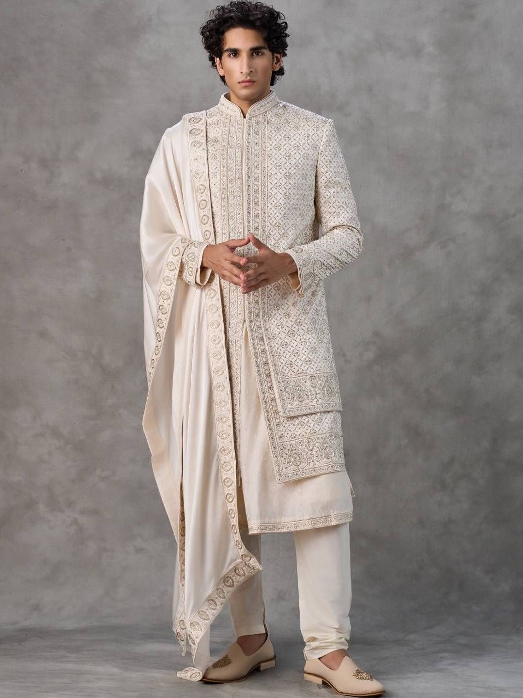 Twamev Aari Embroidered Sherwani Set With Dupatta